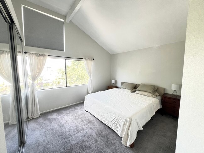 Building Photo - 13115 Le Parc Blvd