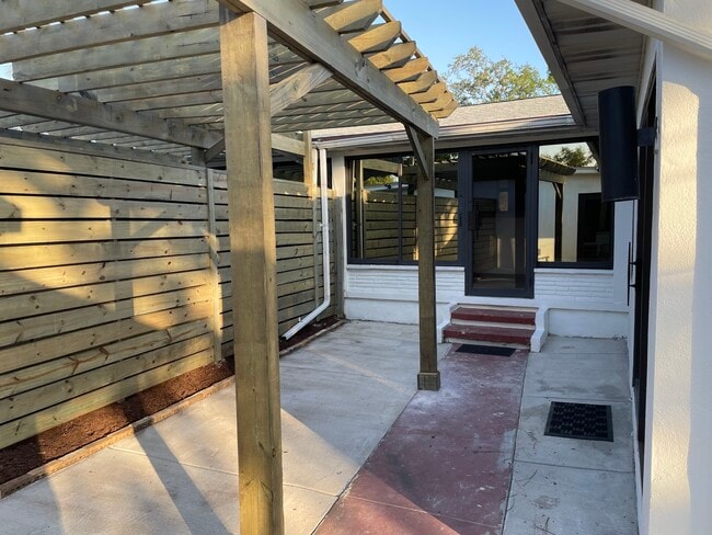 Building Photo - 253 Mateo Way NE