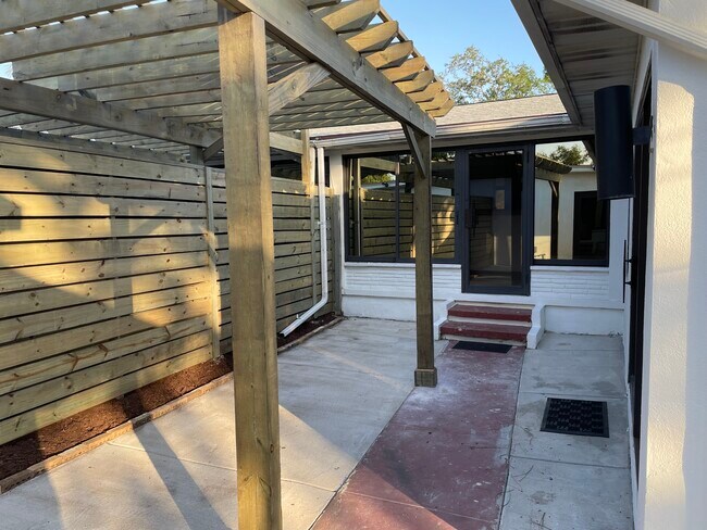 Building Photo - 253 Mateo Way NE