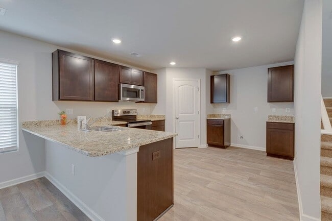 Building Photo - Spacious 5-Bedroom Home in Southgrove – Move-In Ready!