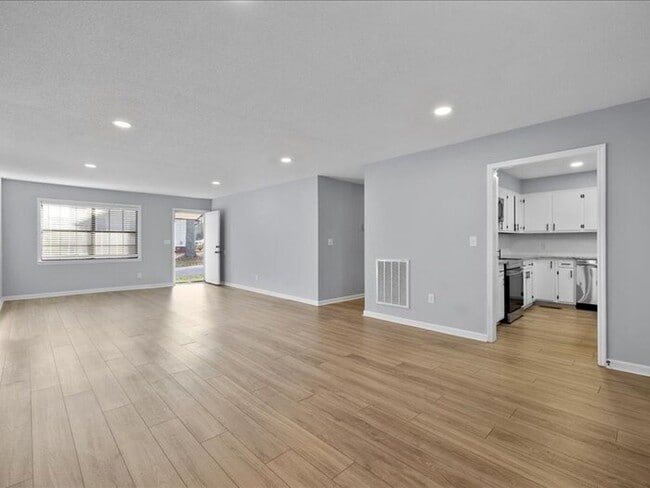 Building Photo - 801 4th Ave E