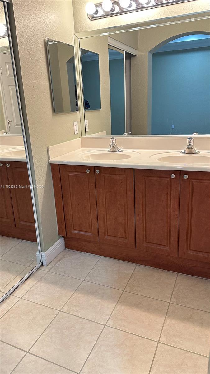 Building Photo - 6543 Hidden Cove Dr