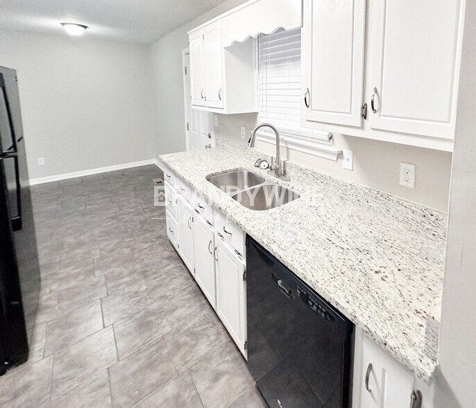 Building Photo - 201 Brooke Dr