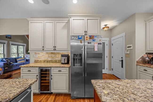 Building Photo - Spacious 3-Bedroom Home with Bonus Room & ...