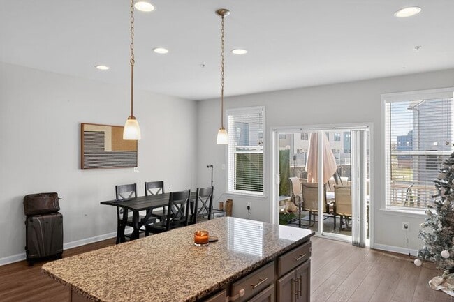 Building Photo - 10321 Vista Meadow Way