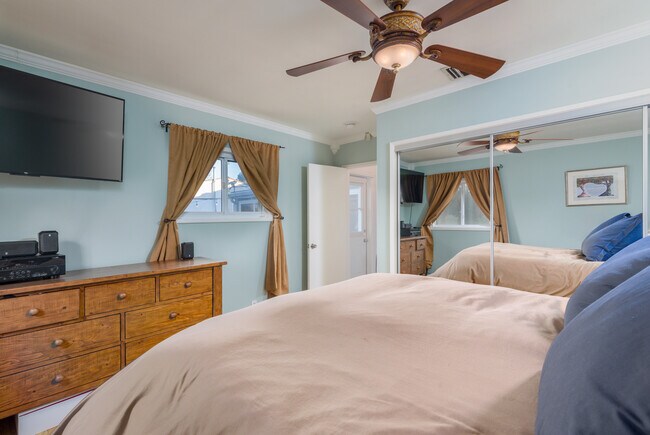 Building Photo - 16641 Gilmore St