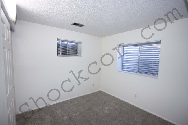 Building Photo - Single Family Aurora