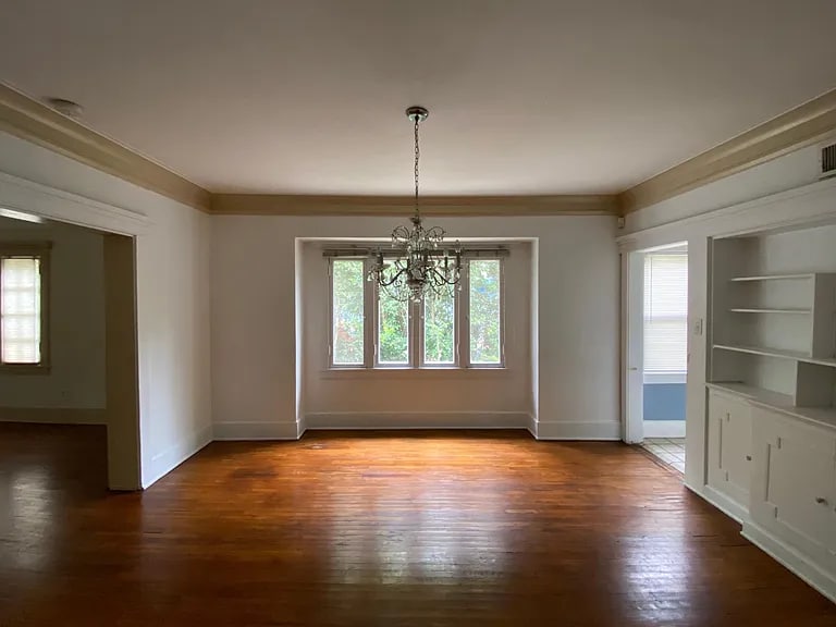 Building Photo - 2306 Beachwood Dr