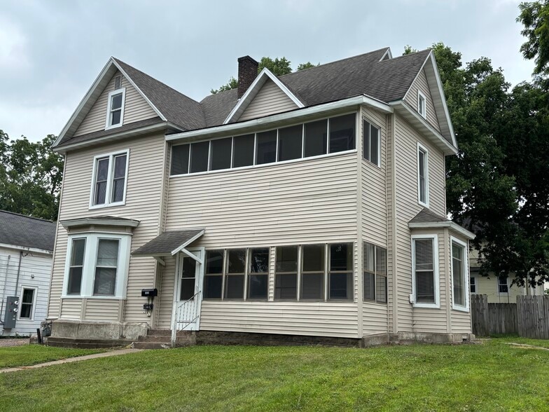 Primary Photo - 1023 E Grand Ave
