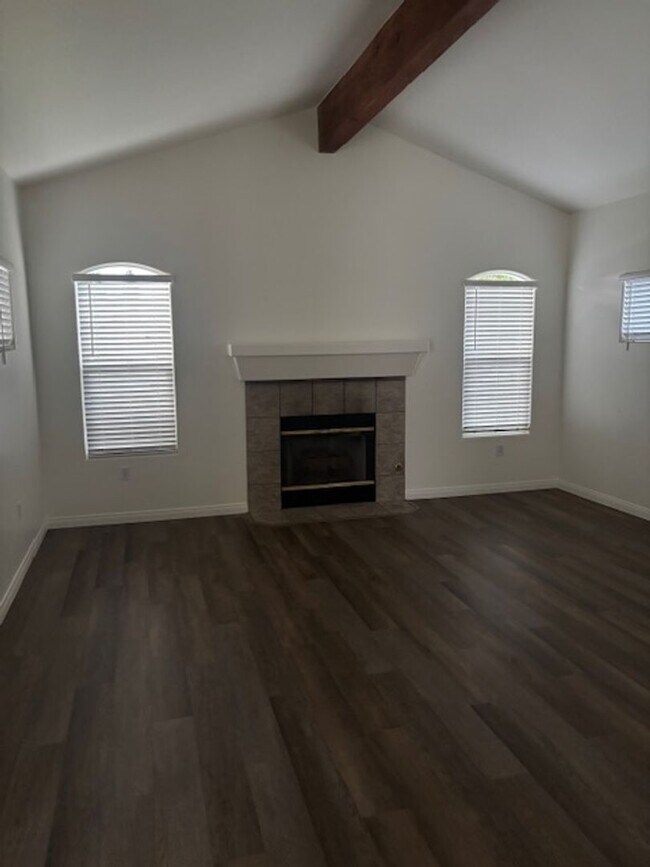 Building Photo - Move-In Ready 3 Bedroom Home with Pool in Rosedale