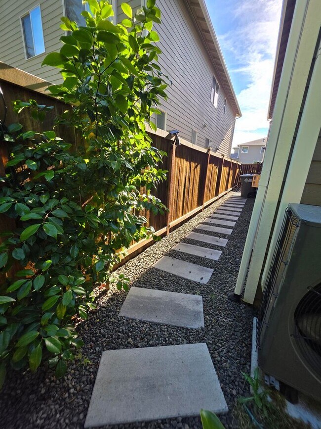 Building Photo - Gig Harbor McCormick Creek Phase 2 - 4 bedroom 3 bathroom 2831 sq ft well maintained home! Avail ...