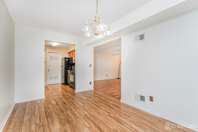 Building Photo - 33 Foxtail Ln