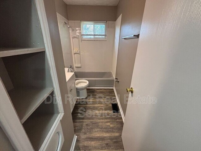 Building Photo - 2225 Deering Ave