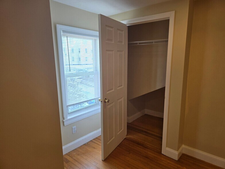 Building Photo - 27 Shelby St