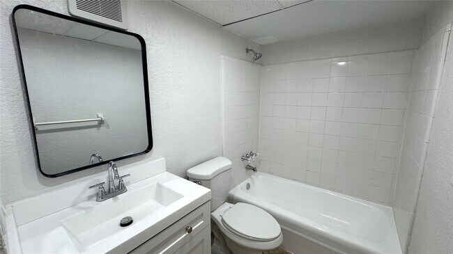 Building Photo - 760 SE 2nd Ave