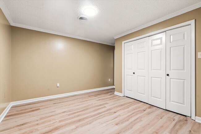 Building Photo - 4-BED, 2-BATH ALL-BRICK HOME NEAR JONESBORO COUNTRY CLUB!