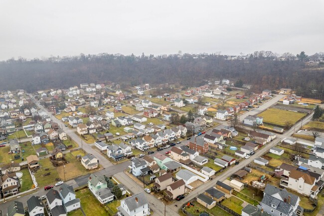 Building Photo - Cozy 1 Bedroom in McKeesport available May...