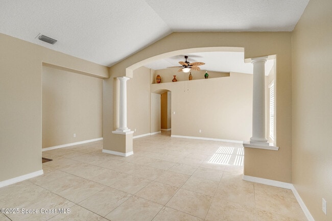 Building Photo - 1634 Sun Gazer Dr