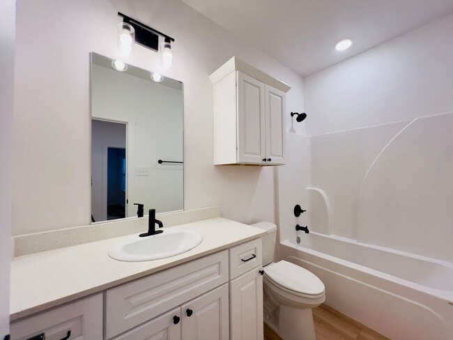 Building Photo - PRE-LEASING FOR A JULY MOVE-IN: Spacious 3-Bedroom Townhouse Near Texas Tech