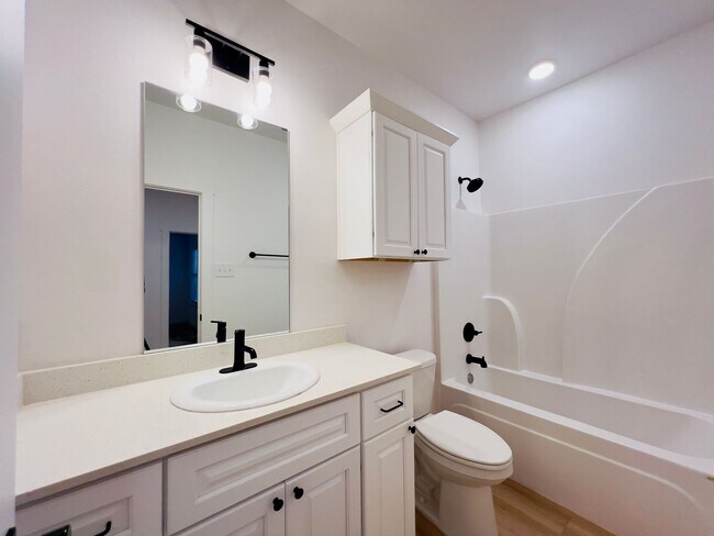 Building Photo - PRE-LEASING FOR JUNE OR JULY! Spacious Townhome in Escondido