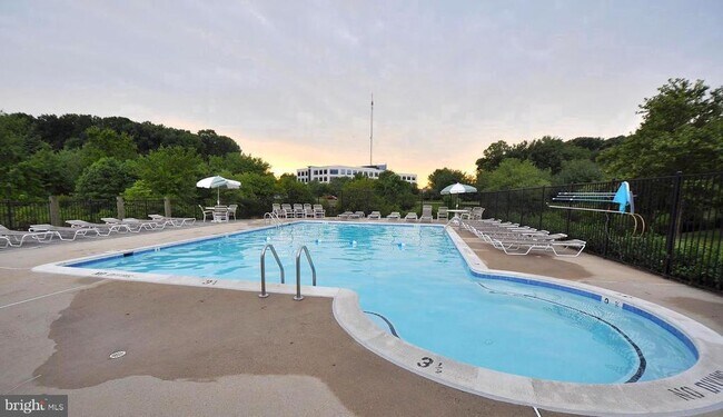 Building Photo - 7759 New Providence Dr