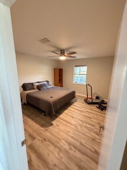 Building Photo - 1430 W Schwartz Blvd