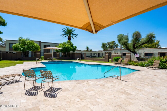 Building Photo - 8321 E Vista Dr