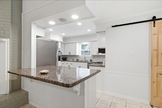 Building Photo - 3411 Point Clear Dr
