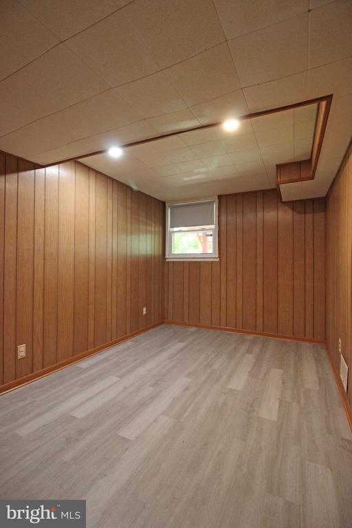 Building Photo - 102 Yeonas Dr SE