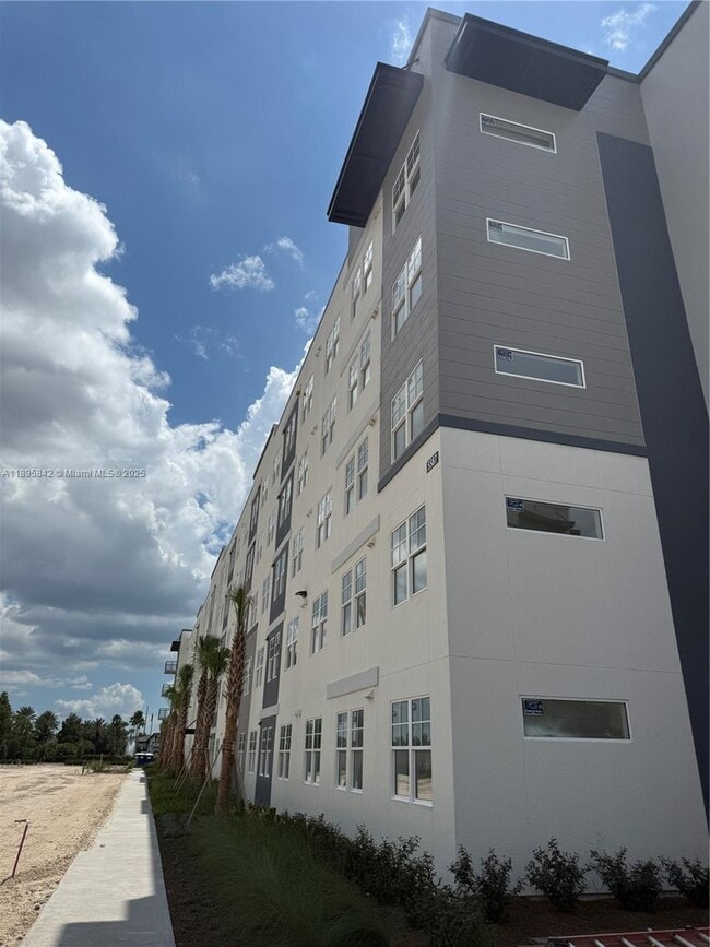 Primary Photo - 5592 Pga Blvd
