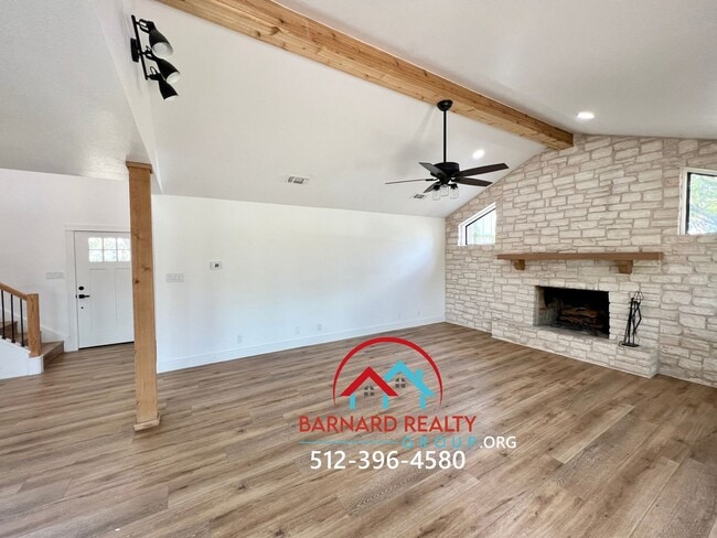 Building Photo - Country Living At It's Finest!