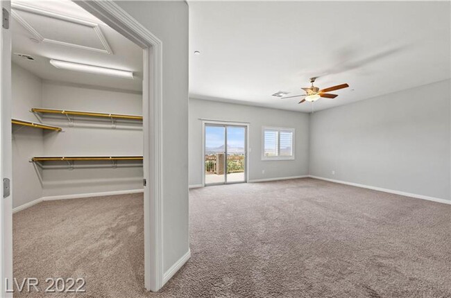 Building Photo - 4 bed+loft Green Valley Home w/City Views