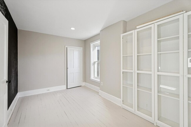 Building Photo - Stylish Phoenixville Rowhome with Exposed Brick, High Ceilings & Central Air