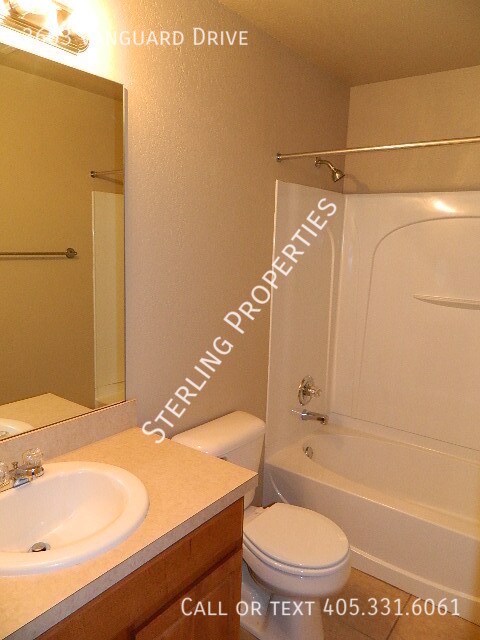 Building Photo - 3603 Vanguard Dr