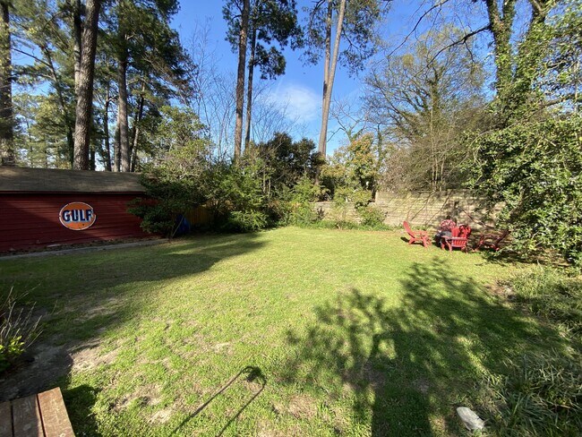 Building Photo - 1618 Delaware Ave