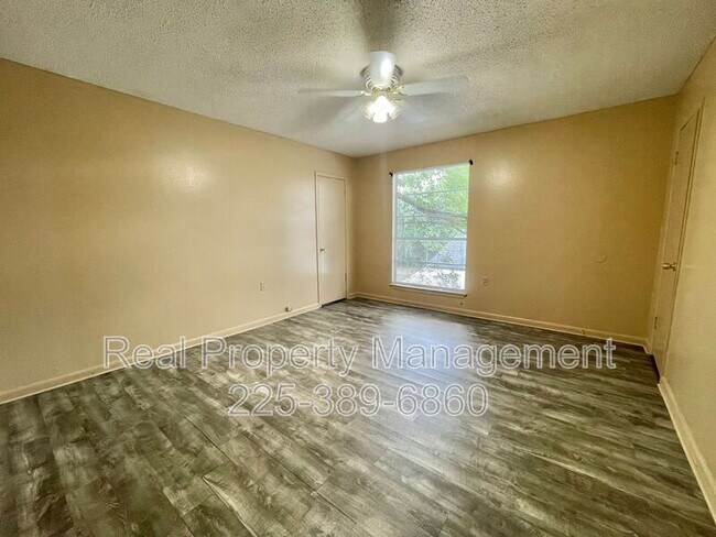 Building Photo - 10952 Cherry Hill Ave