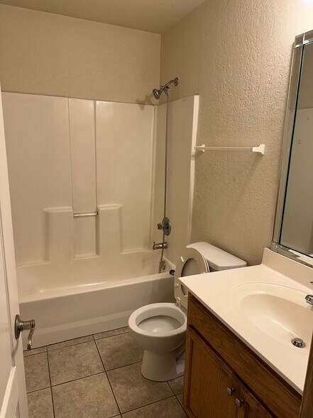 Building Photo - 1123 NW Scenic Dr