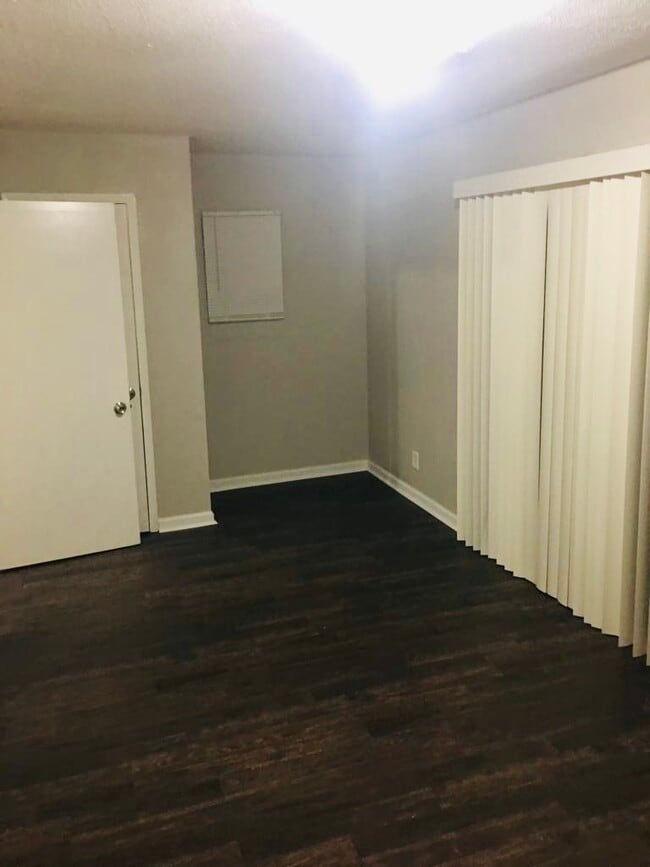 Building Photo - 513 Cypress Dr