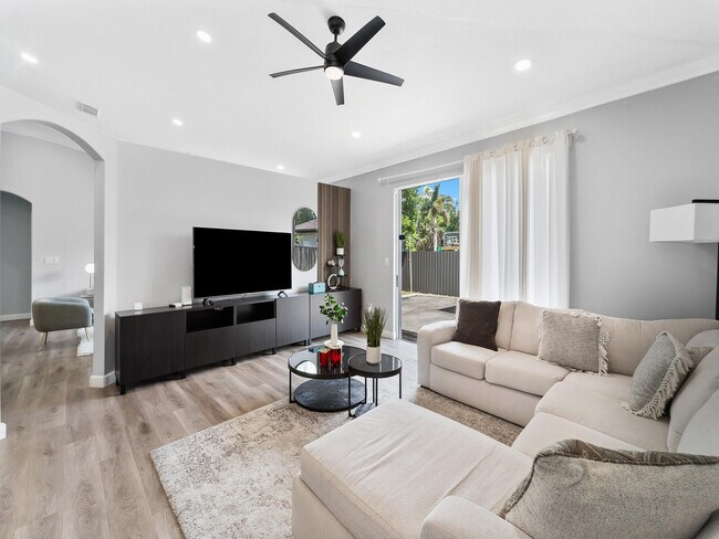 Building Photo - 14815 SW 28 Ln