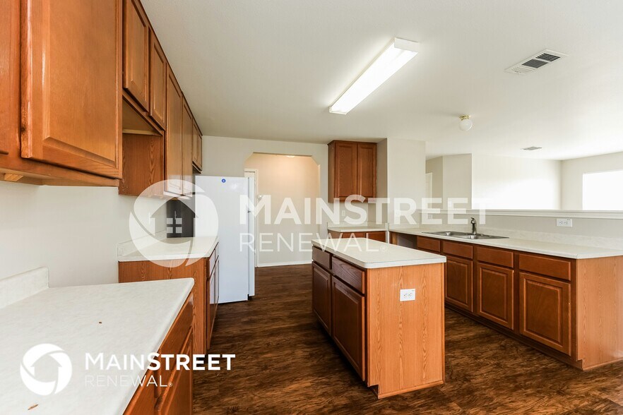 Building Photo - 823 Creek Gate