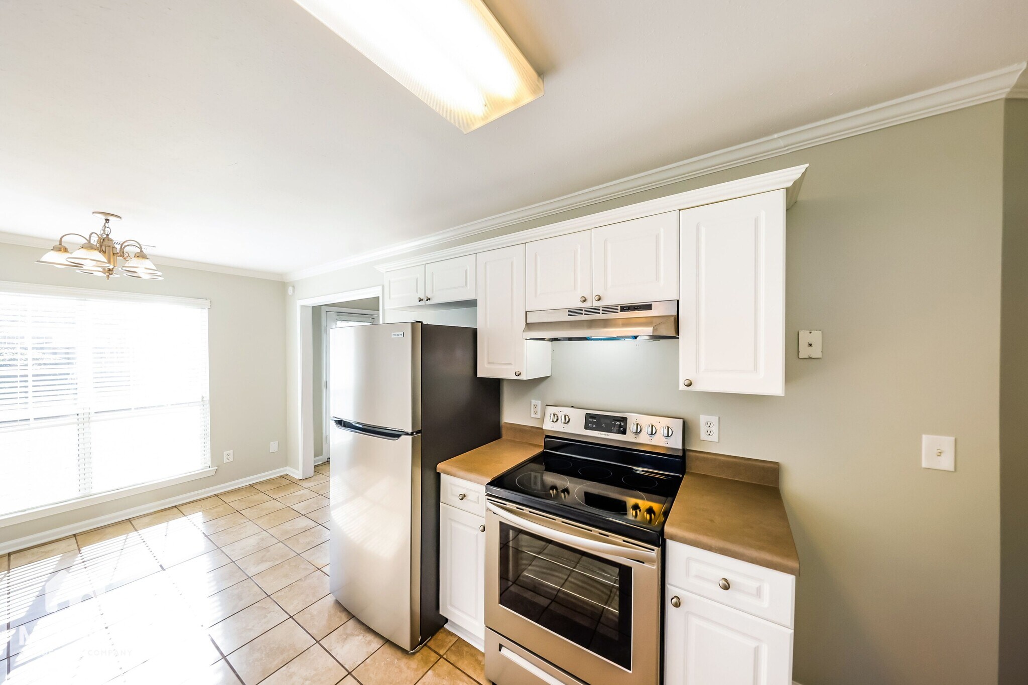 Building Photo - 4010 Cambridge Dr