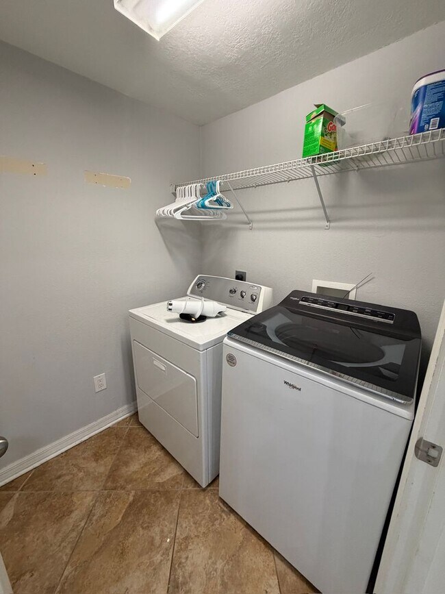 Building Photo - Townhome for rent