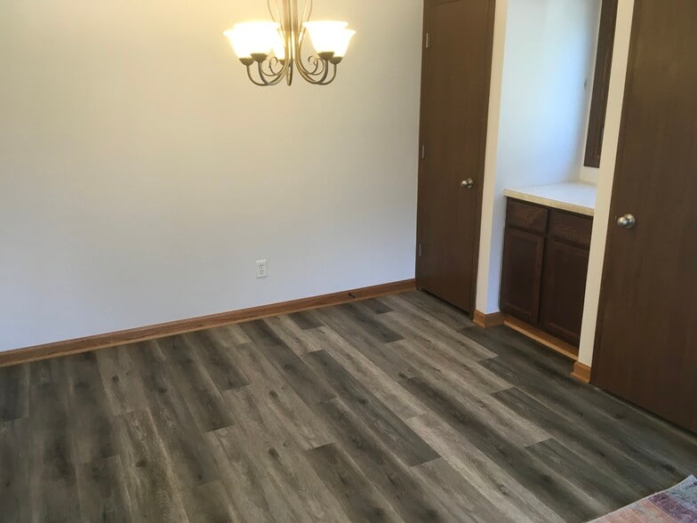Building Photo - 4674 Lenore Ln