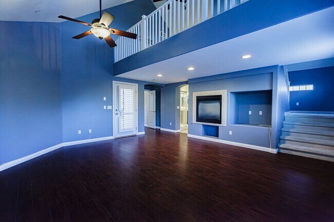Building Photo - Queensridge Home