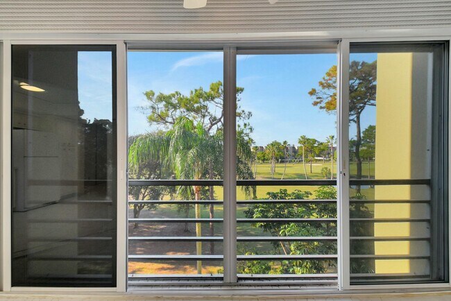 Building Photo - 3810 Via Poinciana
