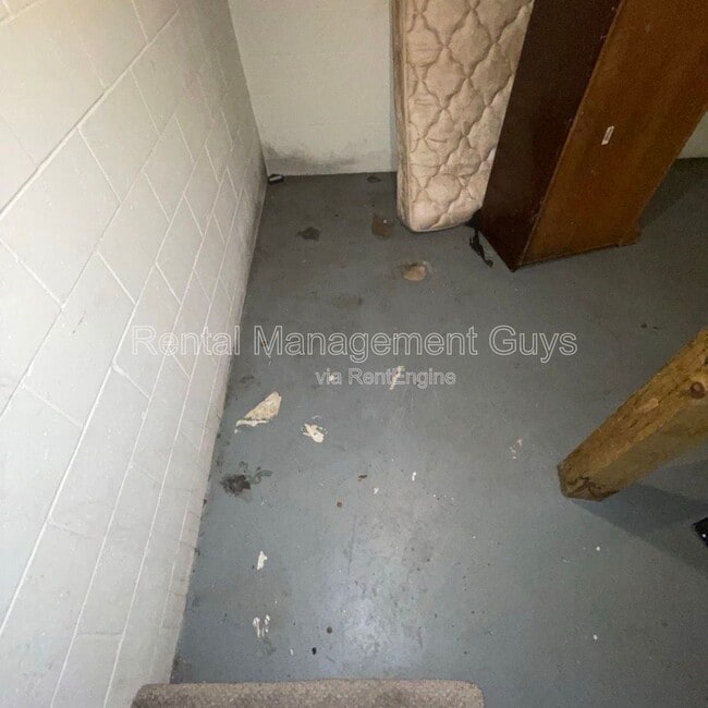 Building Photo - 3319 Longfellow Ave