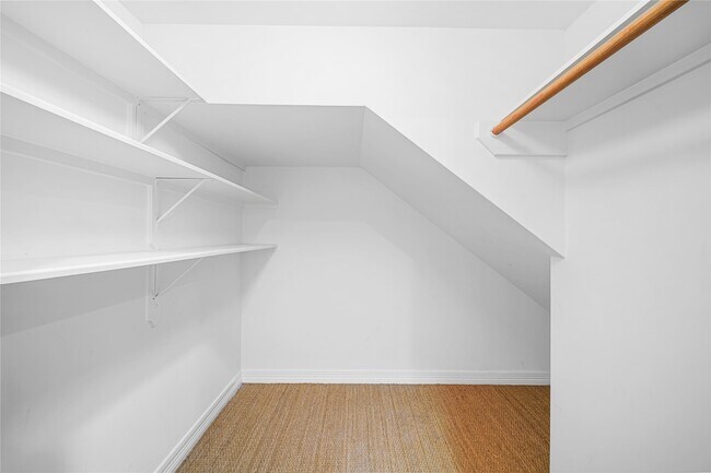 Building Photo - 2150 Bancroft Ln