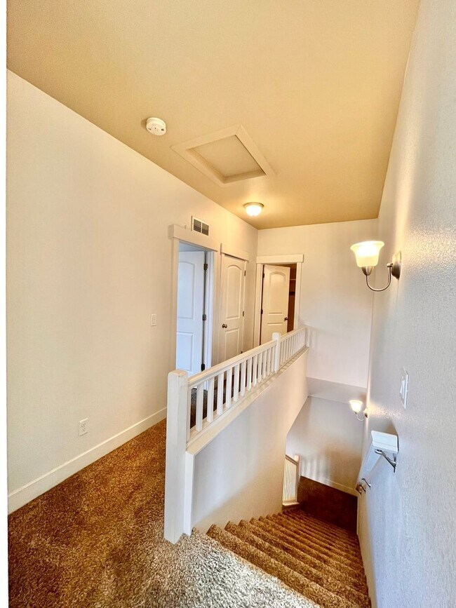 Building Photo - 3 Bedroom / 2.5 Bath Condo with 1 car attached garage in Fossil Lake Subdivision in Fort Collins, CO