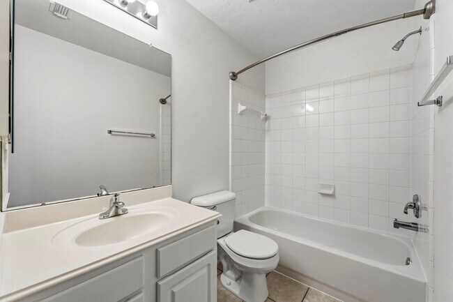 Building Photo - 103 Ledgestone Pl