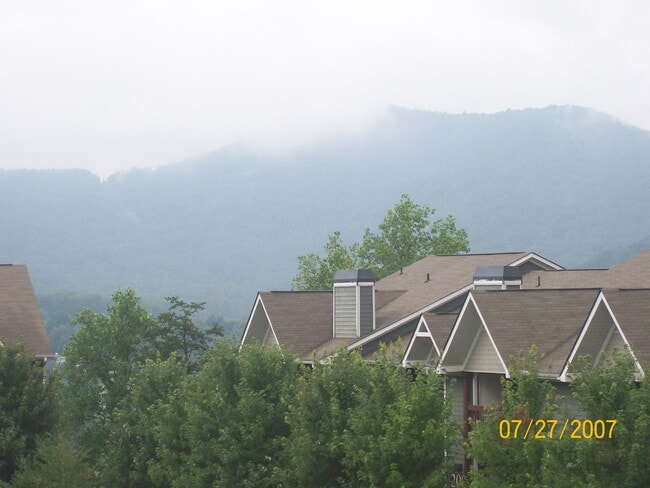 Building Photo - Eastwood Village A-201